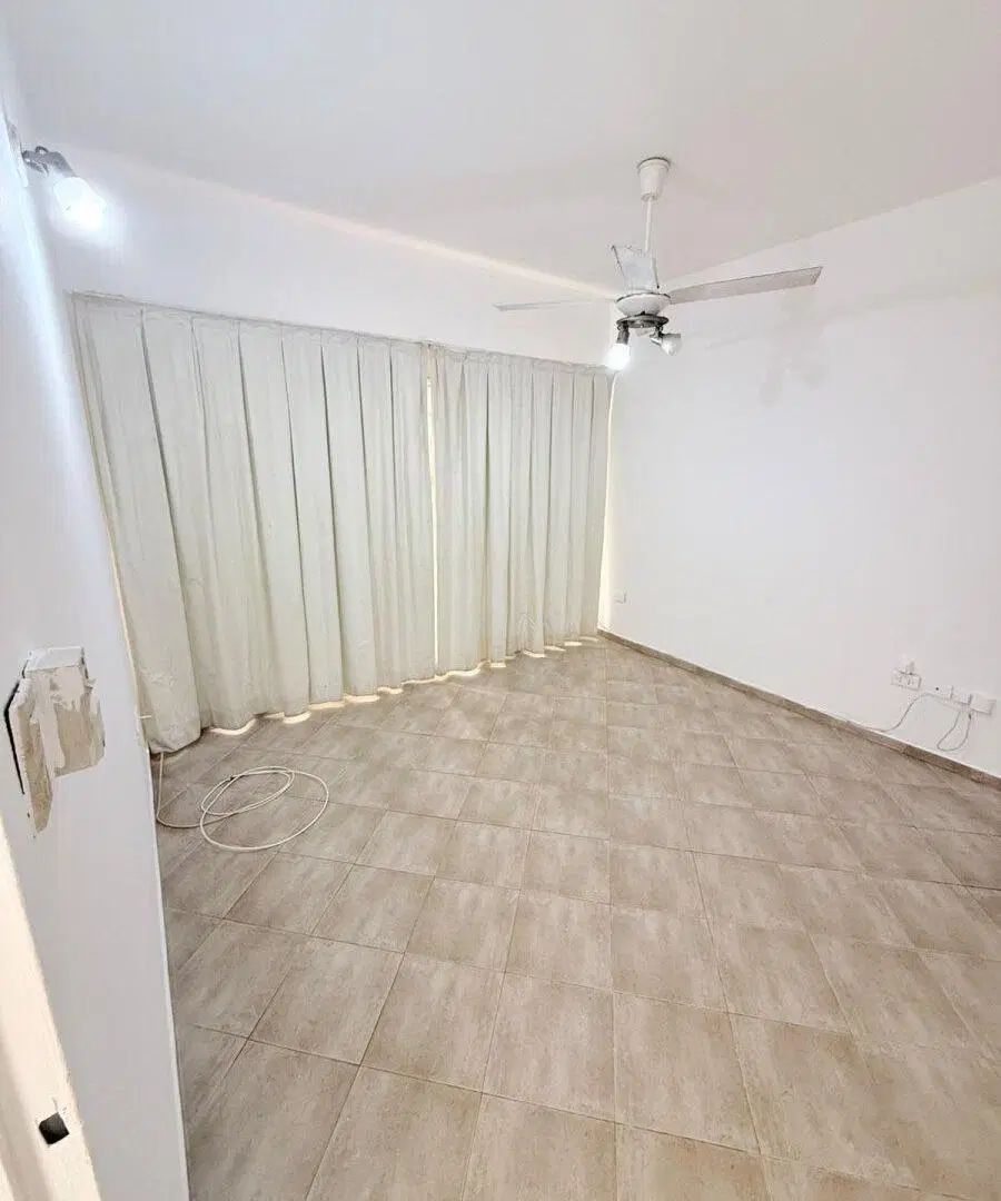 Amplio departamento (Duplex) 4 dormitorios - Barrio Centro 4