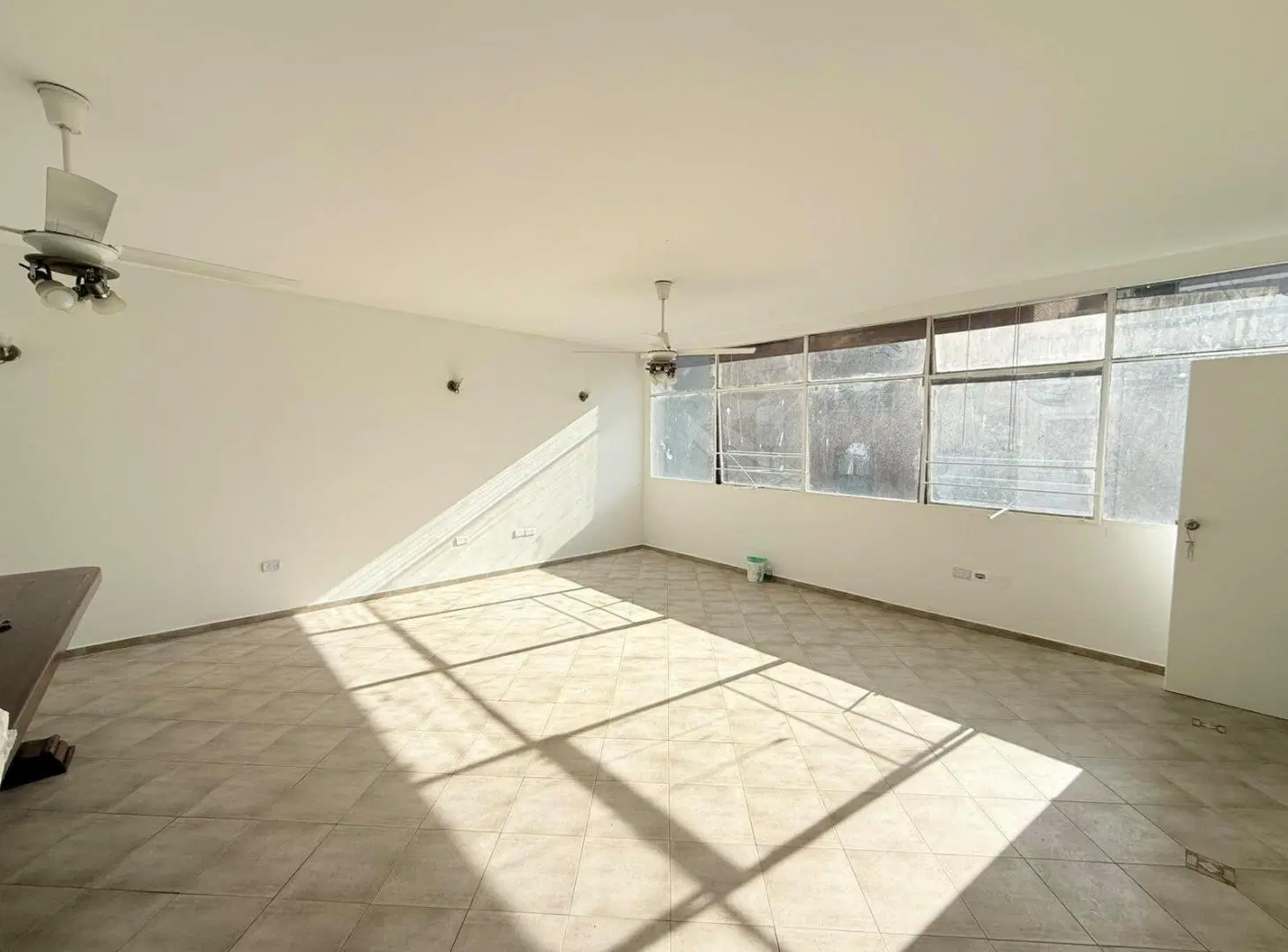 Amplio departamento (Duplex) 4 dormitorios - Barrio Centro 2