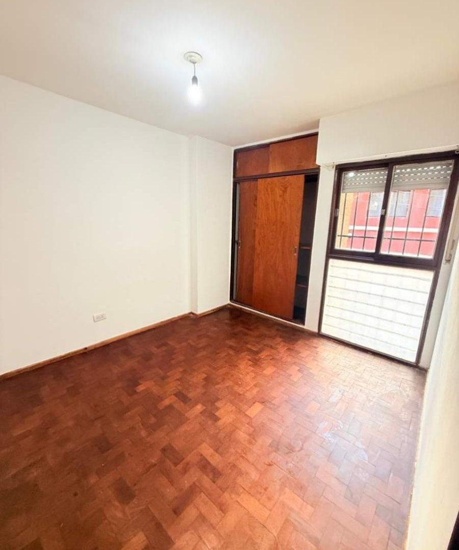 Foto de Departamento de 1 dormitorio al lateral con balcón. Bv. San Juan 637, imagen 2