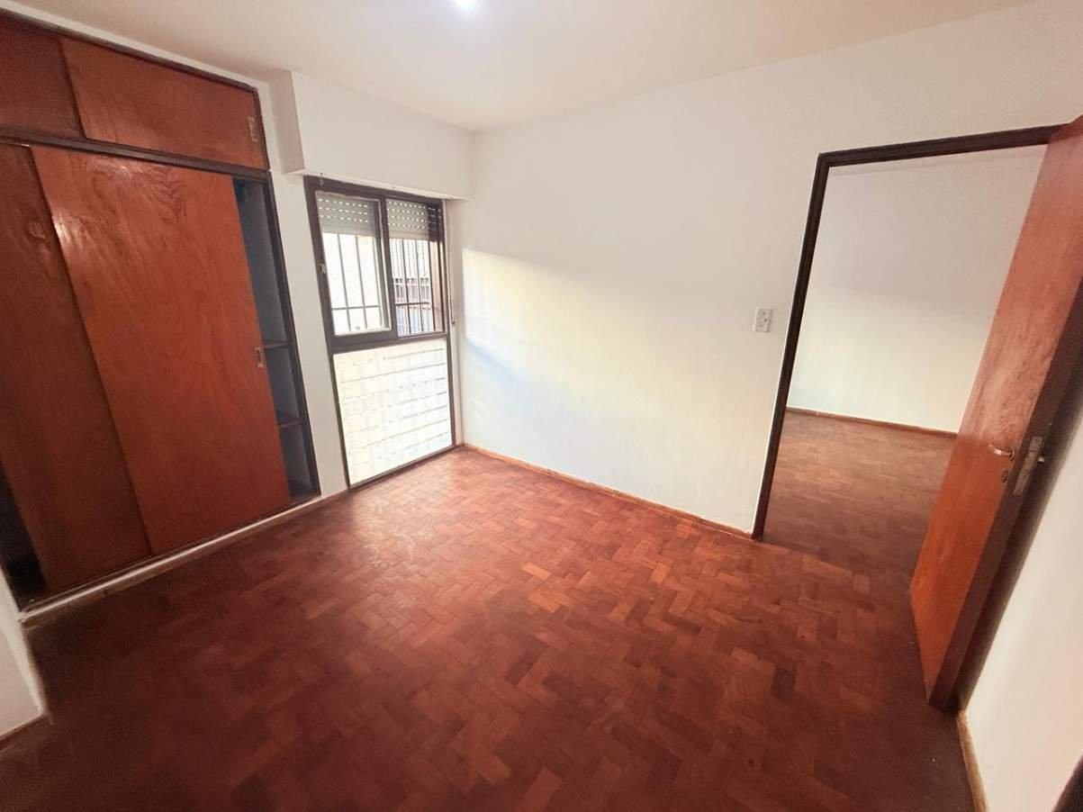 Foto de Departamento de 1 dormitorio al lateral con balcón. Bv. San Juan 637, imagen 3