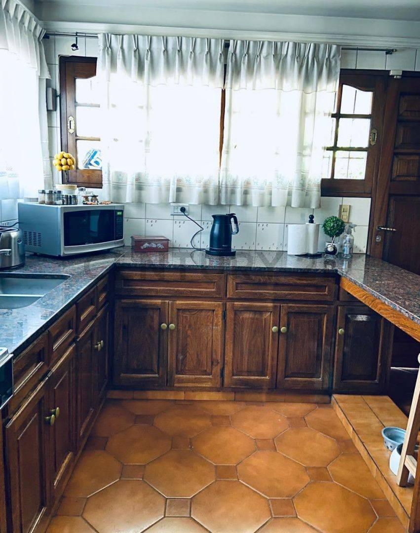 Hermosa, Luminosa y Amplia Casa en Venta en La Sexta Sección de La Ciudad de Mendoza. 2
