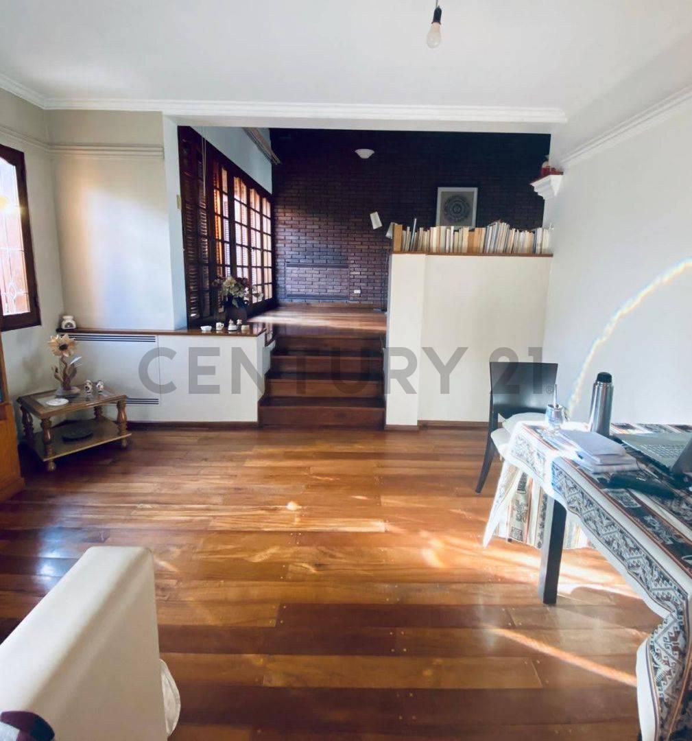 Hermosa, Luminosa y Amplia Casa en Venta en La Sexta Sección de La Ciudad de Mendoza. 5