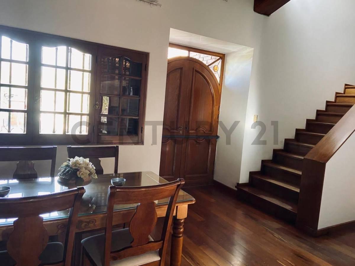 Hermosa, Luminosa y Amplia Casa en Venta en La Sexta Sección de La Ciudad de Mendoza. 3