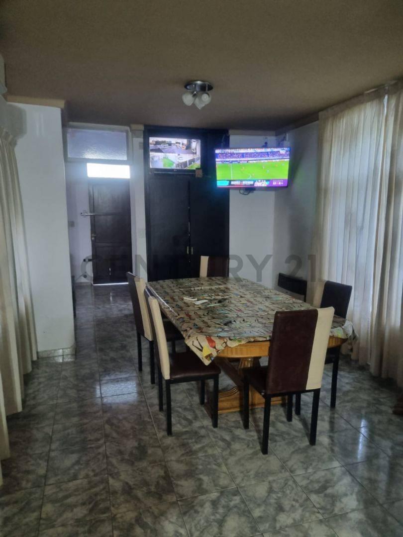Century 21 Lopez Vende Casa con Departamento Interno, Muy Bien Ubicada, Ideal Para Emprendimiento. 4