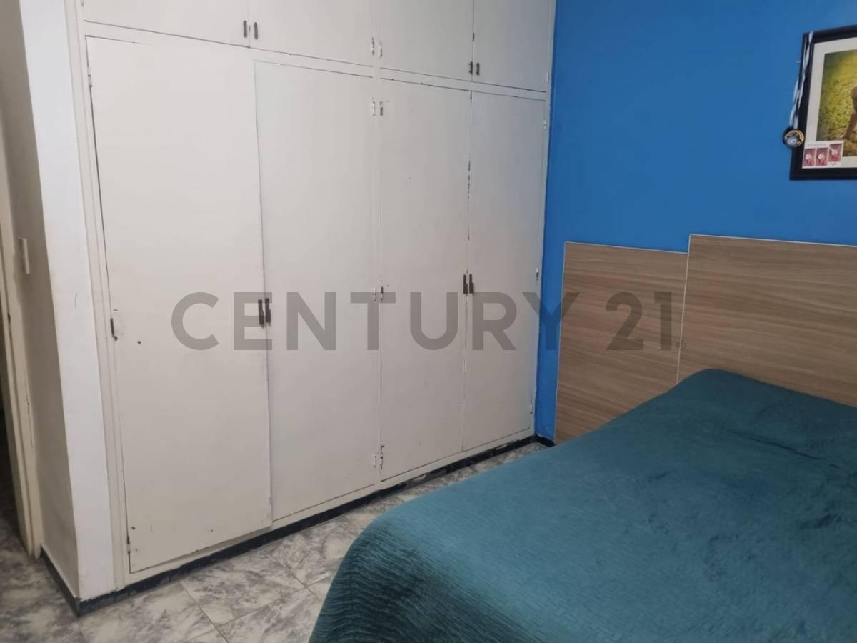 Century 21 Lopez Vende Casa con Departamento Interno, Muy Bien Ubicada, Ideal Para Emprendimiento. 1