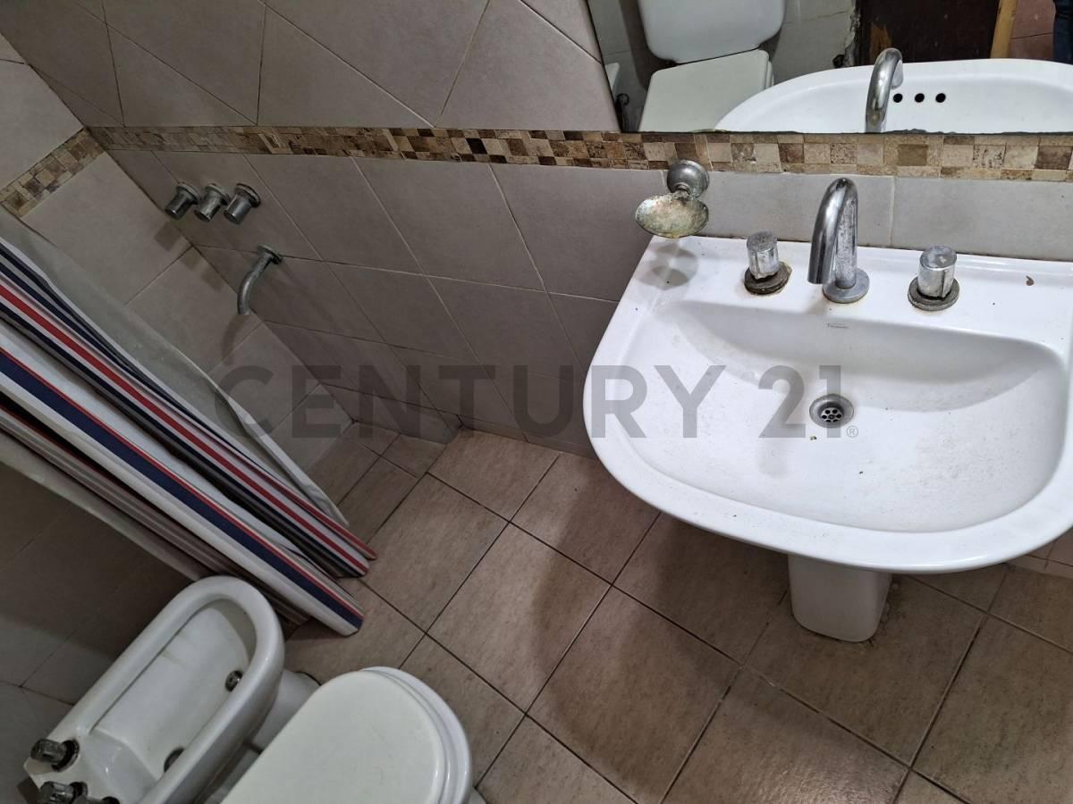 Venta Casa 3 Dorm. - Cochera y Patio Apta Crédito Hipotecario! Equipo Century 21. 1