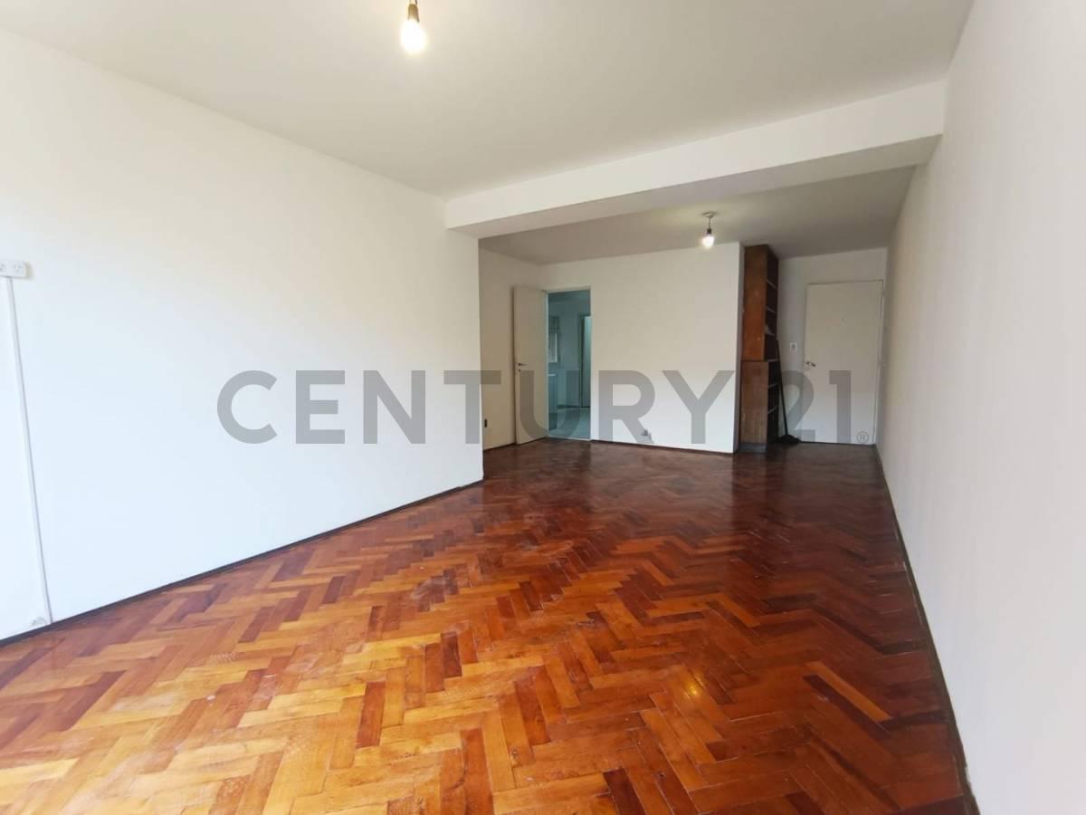 Venta de Semipiso Departamento 4 Ambientes, Barrio Cívico 3
