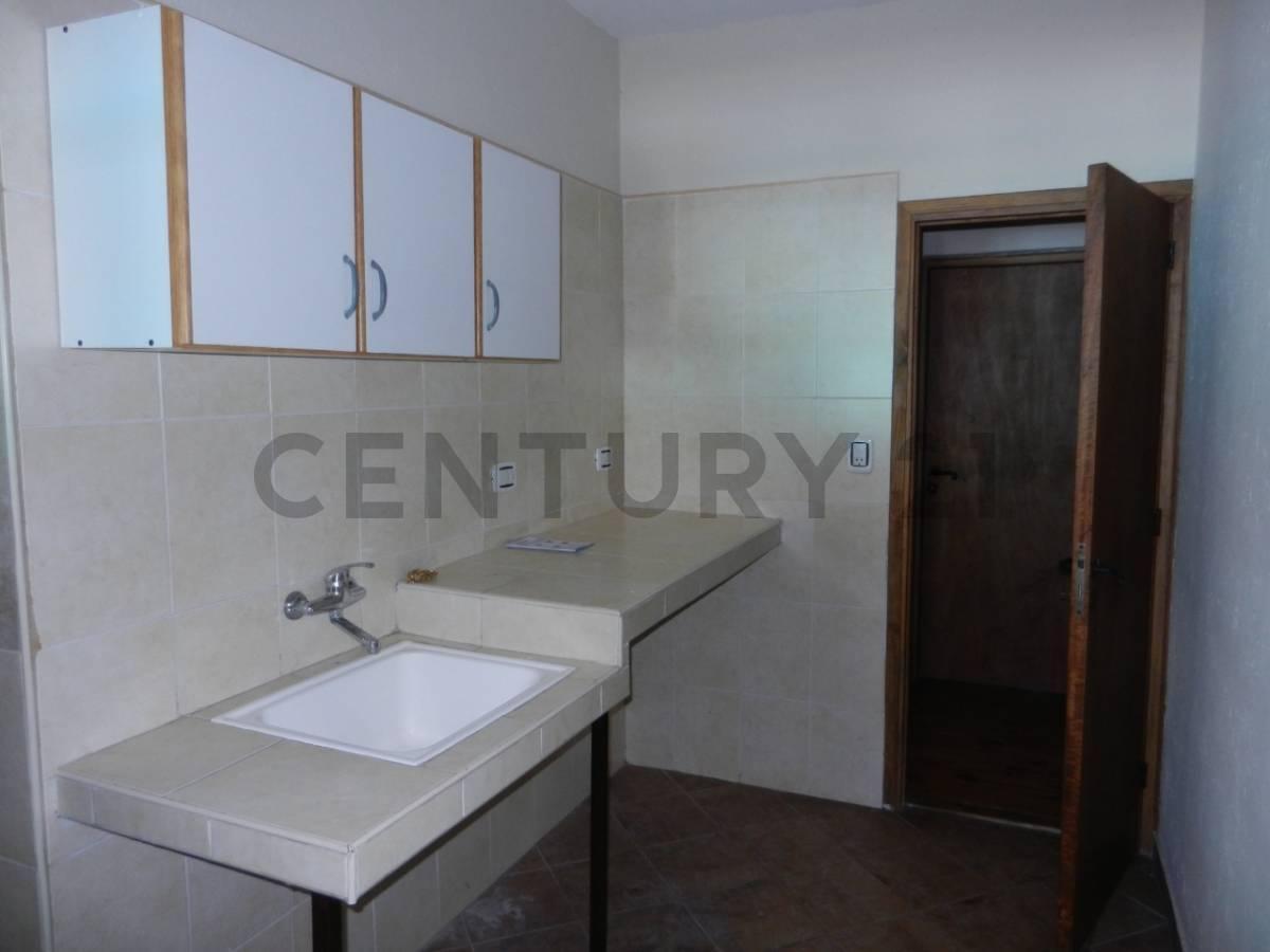 Century21 Vende Espectacular Vivienda en Barrio Furlotti 4