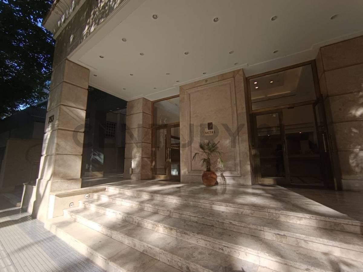venta de Departamento 2 Ambientes, Mendoza Venta de Departamento 2 AMBIENTES, Mendoza Century 21 Lopez Vende Departamento ubicado en calle Mitre de Ciudad. A pasos de Calle Colon, supermercado, bancos, clinicas, tribunales.La unidad cuenta con 55 mt. propios, se encuentra en Planta Baja y consta de:Living ComedorCocinaDormitorio con placar.Baño.El edificio cuenta con Gimnasio y Pileta.Ideal inversión.Apto AirbnbAmoblado.Apto Credito hipotecario.En cumplimiento de las leyes provinciales vigentes que regulan el corretaje inmobiliario, Ley Nacional 25.028, Ley 22.802 de Lealtad Comercial, Ley 24.240 de Defensa al Consumidor, las normas del Código Civil y Comercial de la Nación y Constitucionales, todas las operaciones inmobiliarias son objeto de intermediación y conclusión por parte del Martillero y Corredor Inmobiliario colegiado Agustina Tatiana López Matricula nº 2006 (C.C.P.I.M) Cada Oficina es de Propiedad y Operación Independiente. La presente publicación describe las características esenciales del inmueble, debiéndose consultar al corredor público inmobiliario responsable de la operación por la eventual actualización de las medidas, descripciones arquitectónicas y funcionales, valores de expensas, servicios, impuestos, precios y demás información, cuyos valores son aproximados.M.R y L.M Leer descripción completa ¿Cómo evitar fraudes inmobiliarios? 1