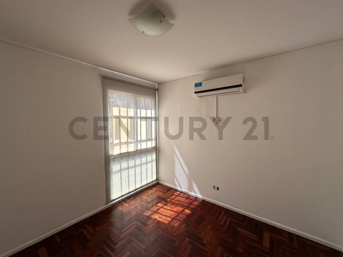 venta de Duplex en Calle Juan B Justo Ciudad Entre Calles Martinez de Rosas y Olascoagas. <. 2