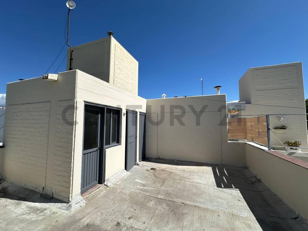 venta de Duplex en Calle Juan B Justo Ciudad Entre Calles Martinez de Rosas y Olascoagas. <. 1