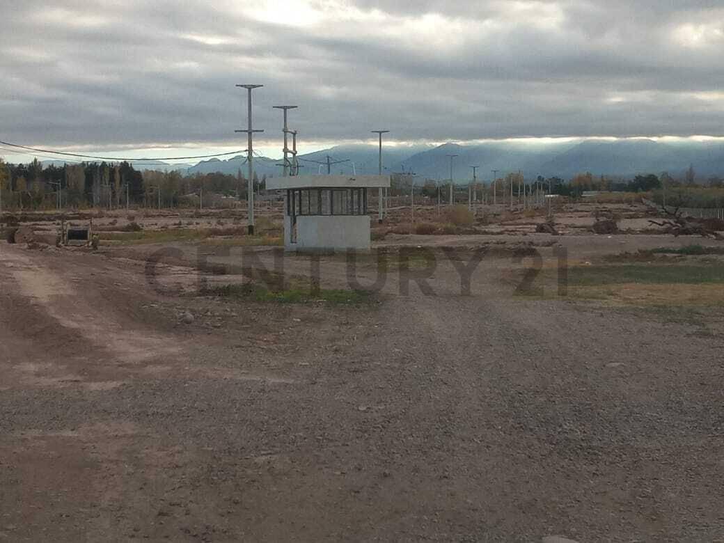 Se Vende Lote Esquina en Ampros 9 2