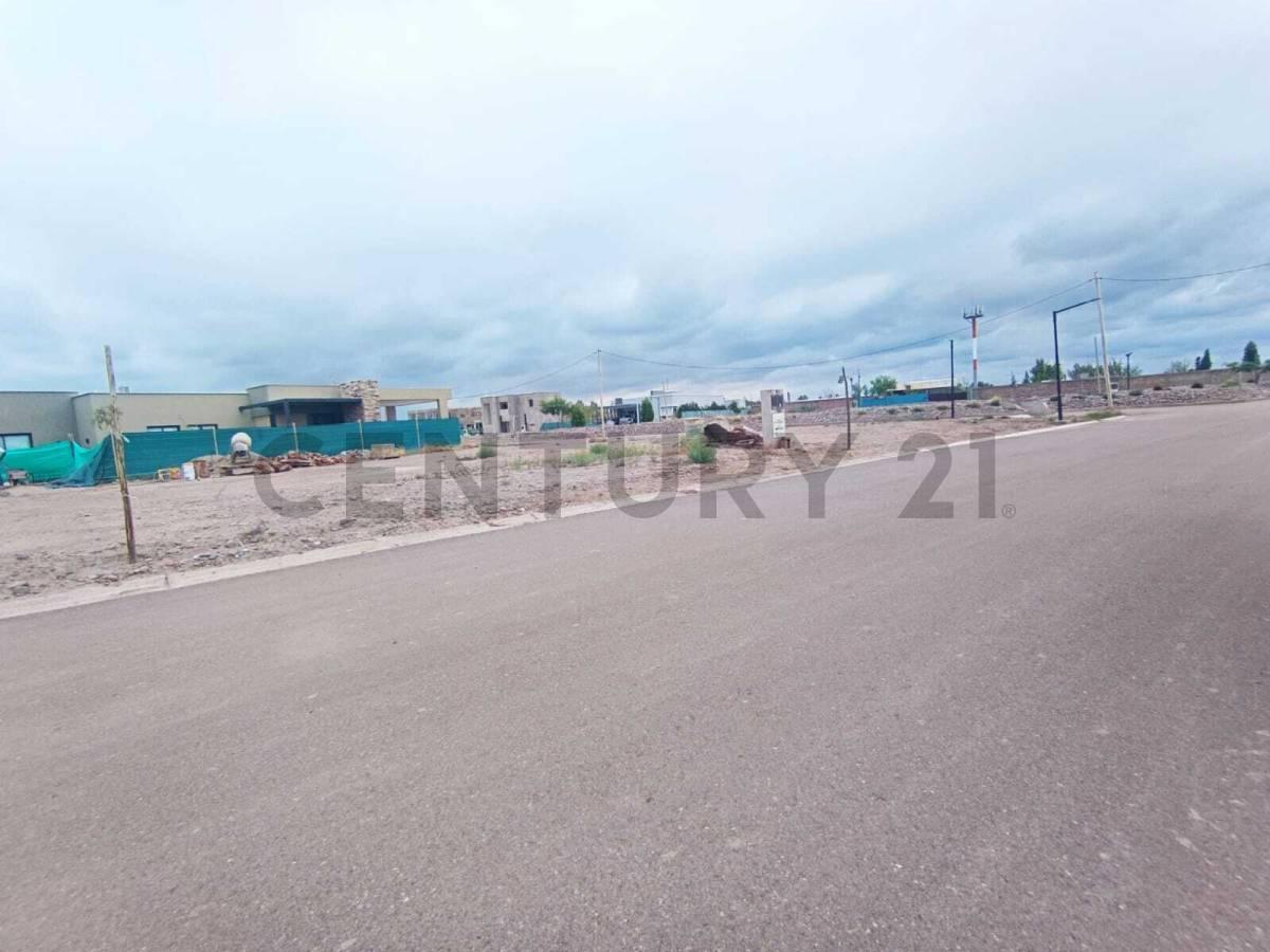 Venta de Lote en Barrio Privado Rodeo del Medio Maipú 4