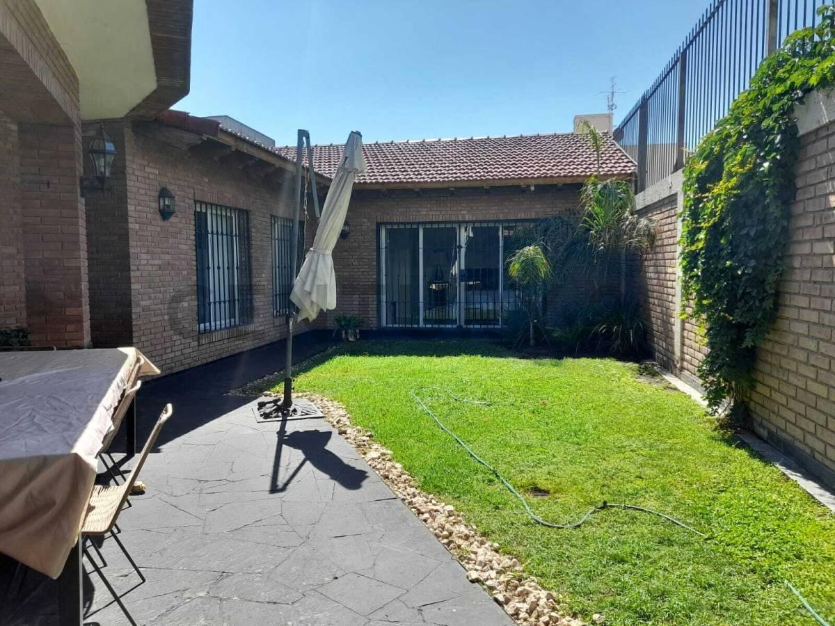 Venta Casa de Categoría en Guaymallén 5
