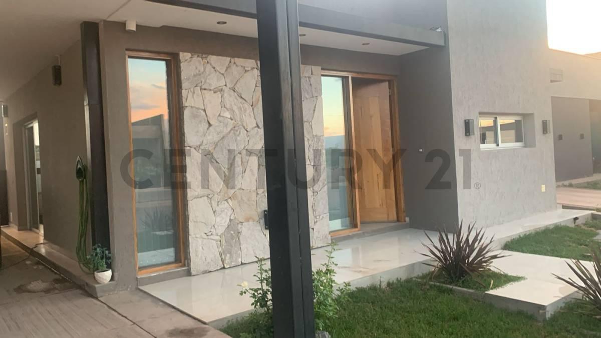 Venta de Casa Barrio Privado Las Retamas 2