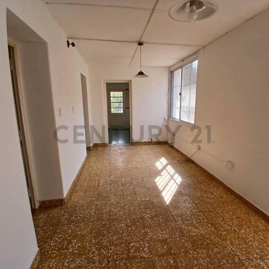 Century21lopez Vende Casa en Centro de Maipu 5