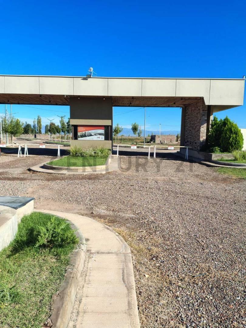 Venta Lote con Construccion de Casa a Terminar, Barrio Álamos, Maipú 2