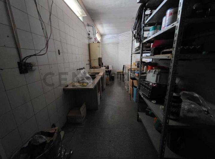 SALON COMERCIAL Y DEPARTAMENTO EN GUAYMALLEN 4
