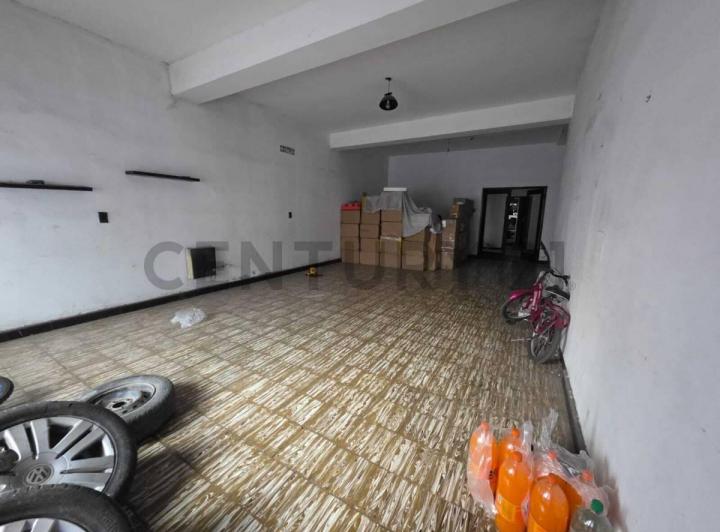 SALON COMERCIAL Y DEPARTAMENTO EN GUAYMALLEN 3
