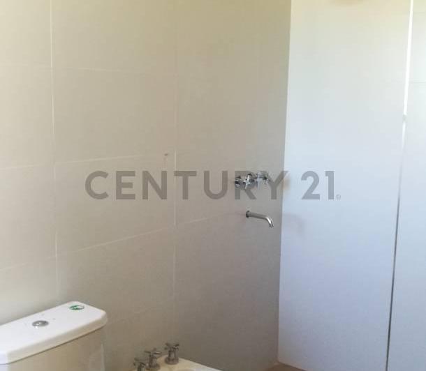 VENTA CASA EN POZO - 3 HABITACIONES + ESCRITORIO 2