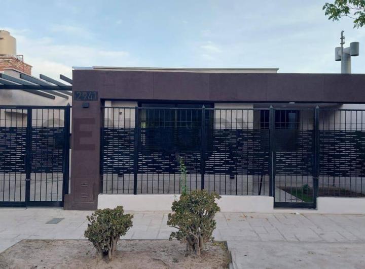 <p>Venta de Casa 5 AMBIENTES 3 DORMITORIOS en OCTAVA SECCIÓN, Mendoza</p><p>Century 21 López ve... 3