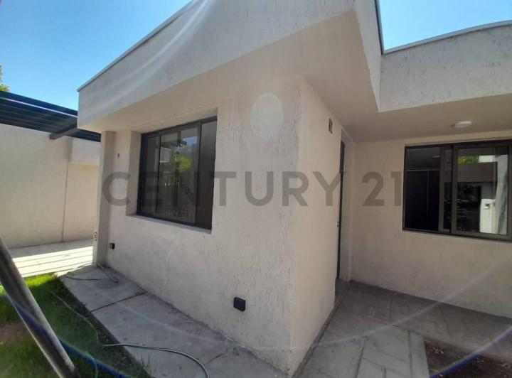 <p>Venta de Casa 5 AMBIENTES 3 DORMITORIOS en OCTAVA SECCIÓN, Mendoza</p><p>Century 21 López ve... 1