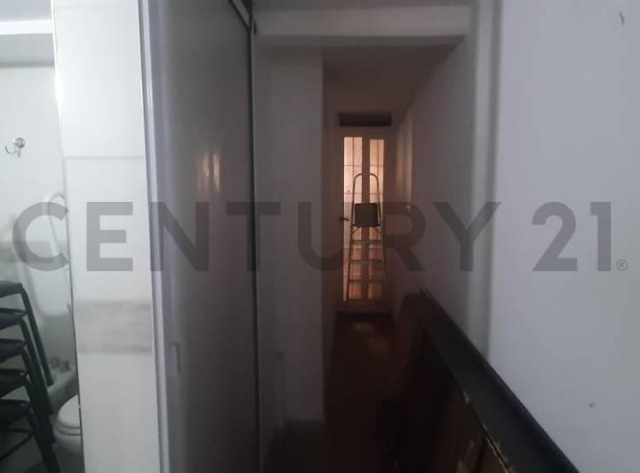 SE VENDE AMPLIA Y HERMOSA PROPIEDAD EN GODOY CRUZ CON DEPARTAMENTO EN PRIMER PISO Y SALÓN DE USO COM 1
