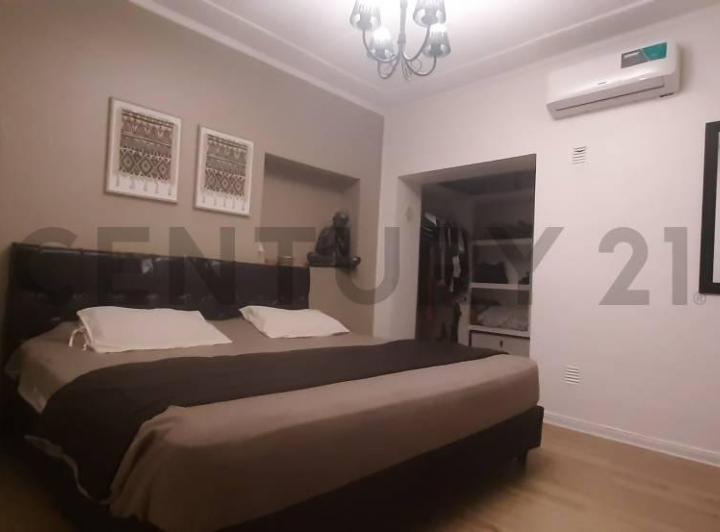 SE VENDE AMPLIA Y HERMOSA PROPIEDAD EN GODOY CRUZ CON DEPARTAMENTO EN PRIMER PISO Y SALÓN DE USO COM 4