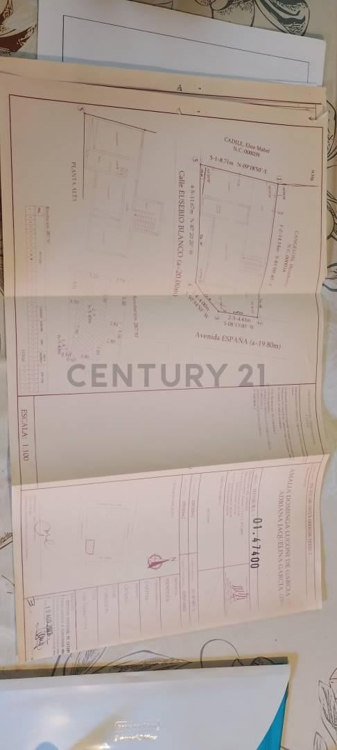 Century 21 López vende casa esquina de dos plantas en ciudad de Mendoza