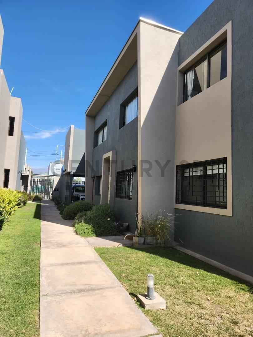 DEPARTAMENTO CON HERMOSO JARDIN
