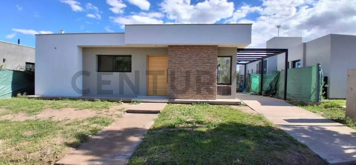 CASA EN VENTA A ESTRENAR - LAR DE VIEYES III 2
