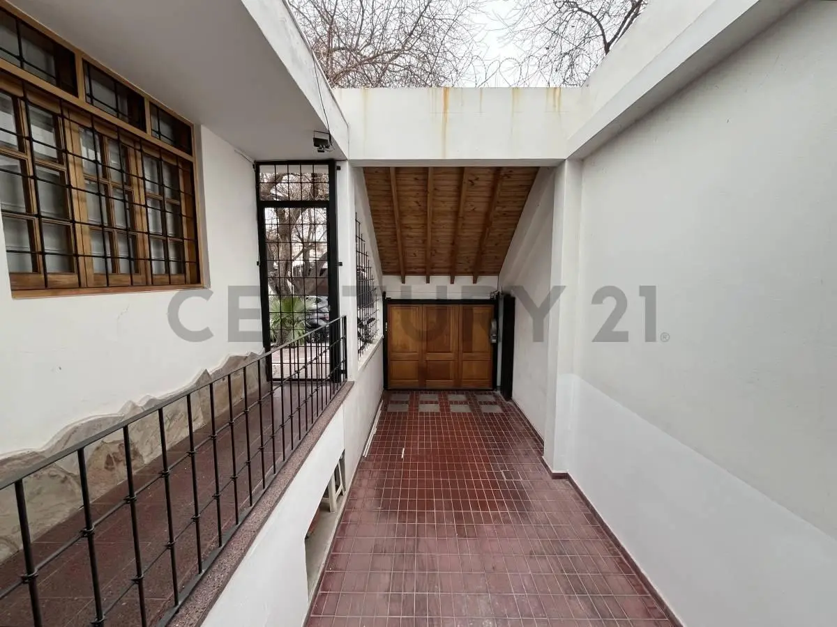 Century 21 López alquila casa en barrio Bombal Sur, Godoy Cruz. 3