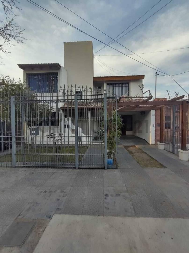 Venta de casa de dos plantas