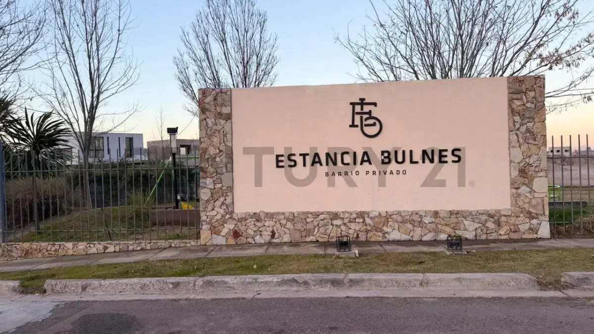 CASA PETRA EN VENTA - BARRIO ESTANCIA BULNES 2