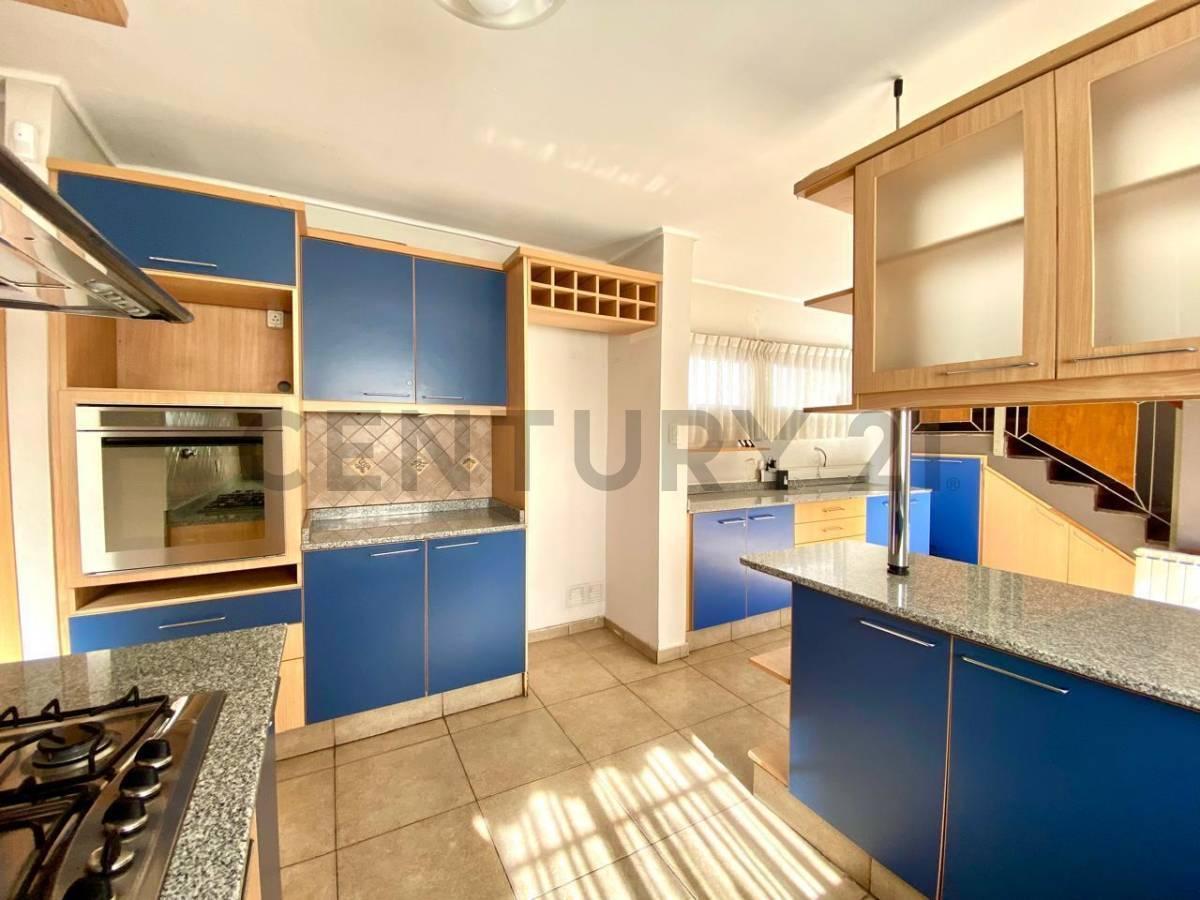 Foto de Casa 3 dormitorios, Jardin y Doble cochera, imagen 2