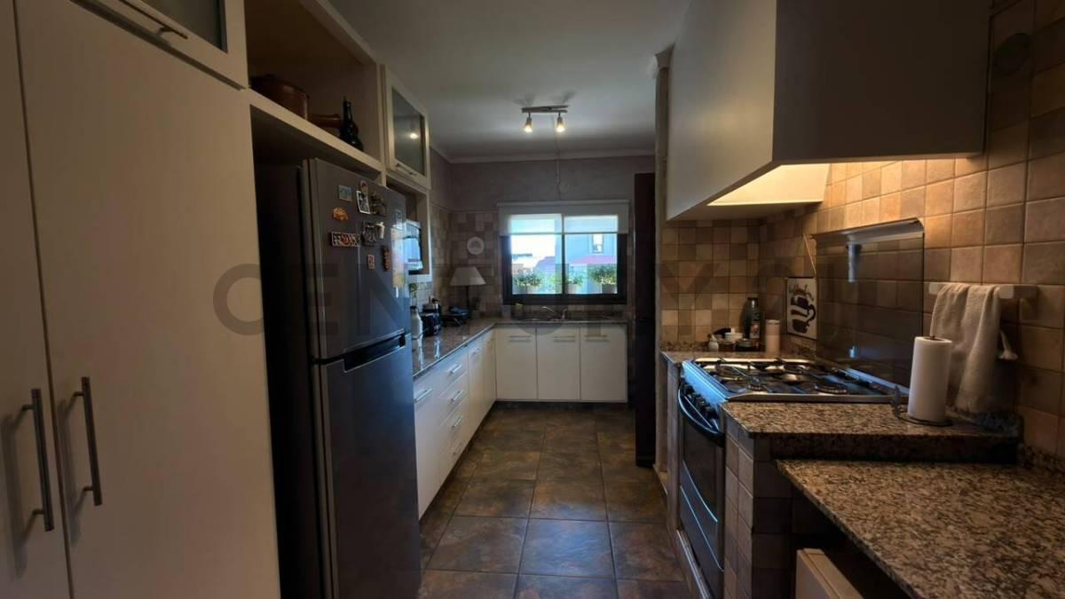 Foto de CASA EN VENTA - BARRIO PALMARES, imagen 2