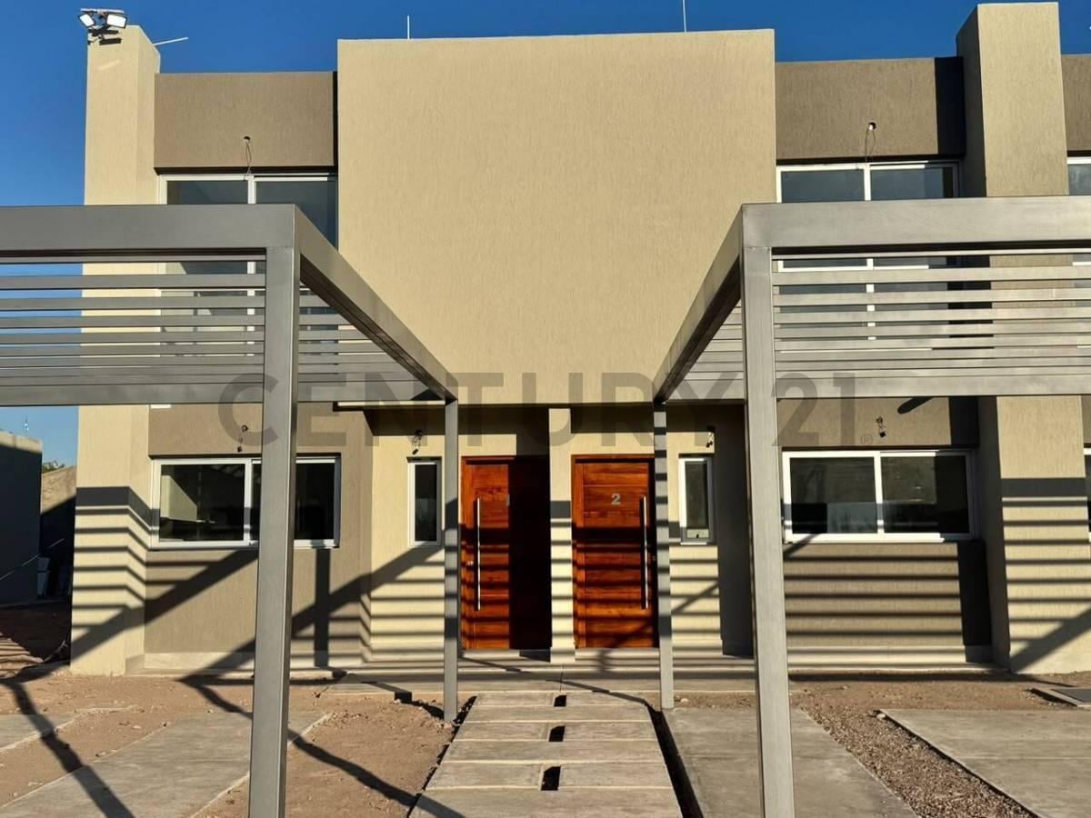 Foto de VENTA DE DUPLEX-VILLA CECILIA, imagen 2