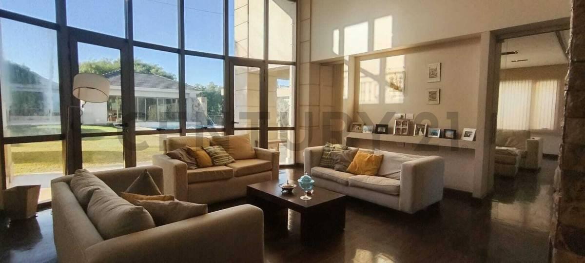 Foto de Century 21 López vende casa en Barrio Privado Dalvian, Mendoza, imagen 2