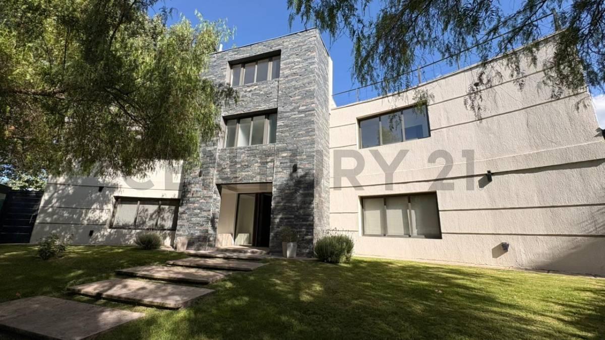 Foto de CASA EN VENTA - TERRUÑO DE ARAOZ, imagen 1