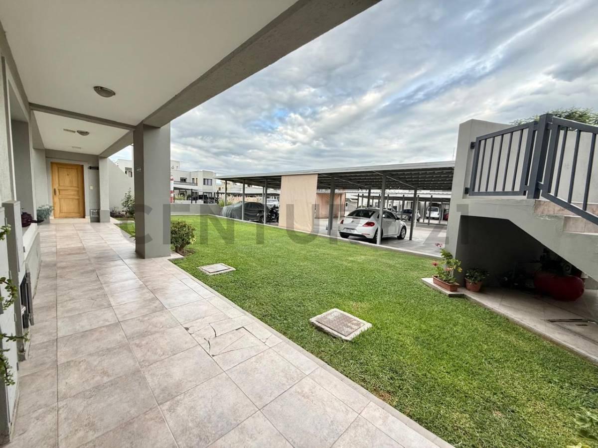 Foto de Century21 López ofrece a la venta Exclusivo Departamento en Planta Baja, imagen 3