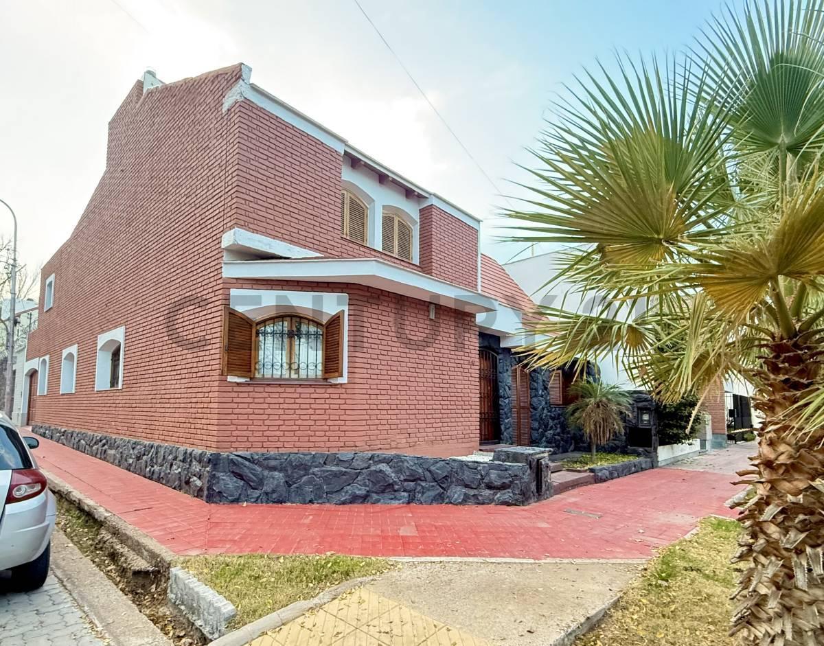 Foto de Century21 López ofrece a la venta amplia casa esquina en la Sexta, imagen 2