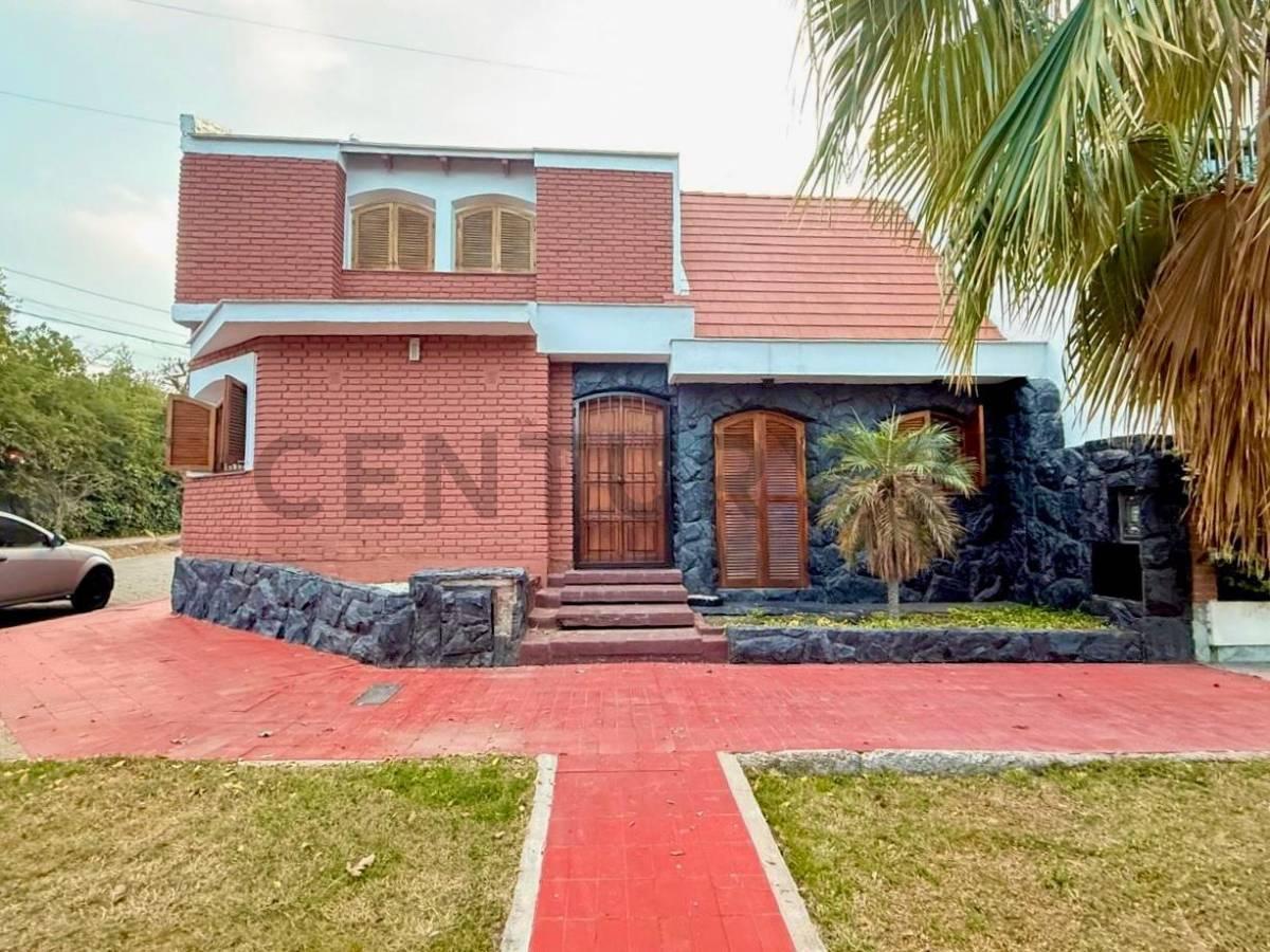 Foto de Century21 López ofrece a la venta amplia casa esquina en la Sexta, imagen 1