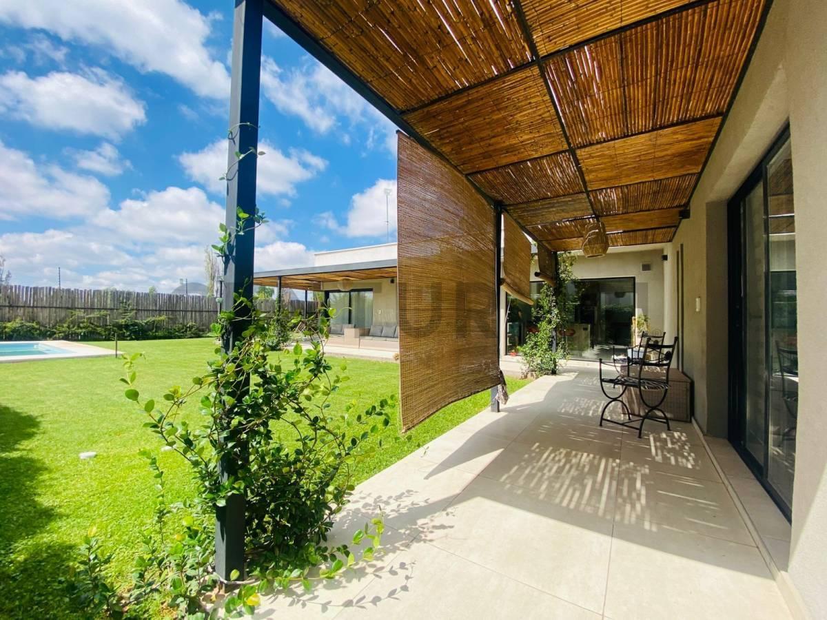 Foto de VENTA CASA BARRIO PRIVADO MAIPU CON PILETA, imagen 1
