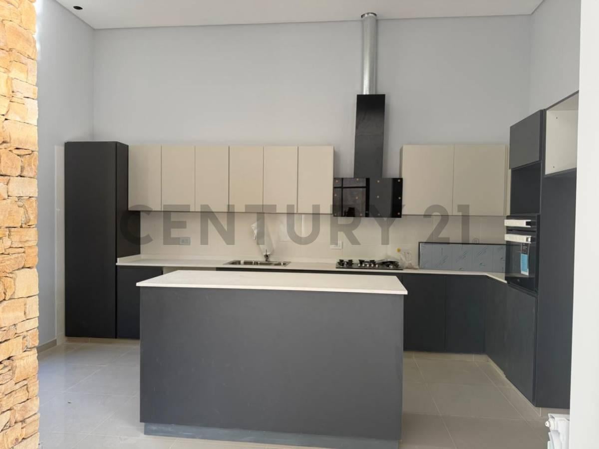 Foto de VENTA CASA 3 DORMITORIOS EN B° PRIVADO, imagen 2