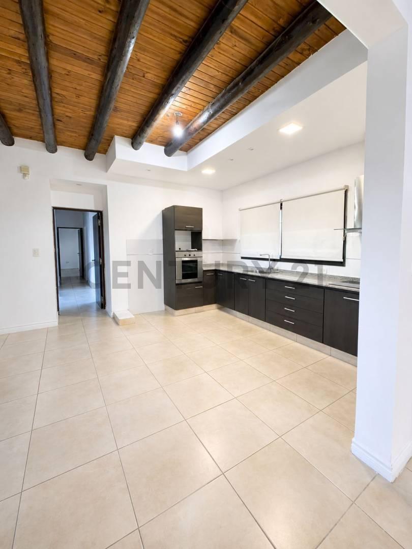 Foto de 3 dormitorios con patio y doble cochera, imagen 1