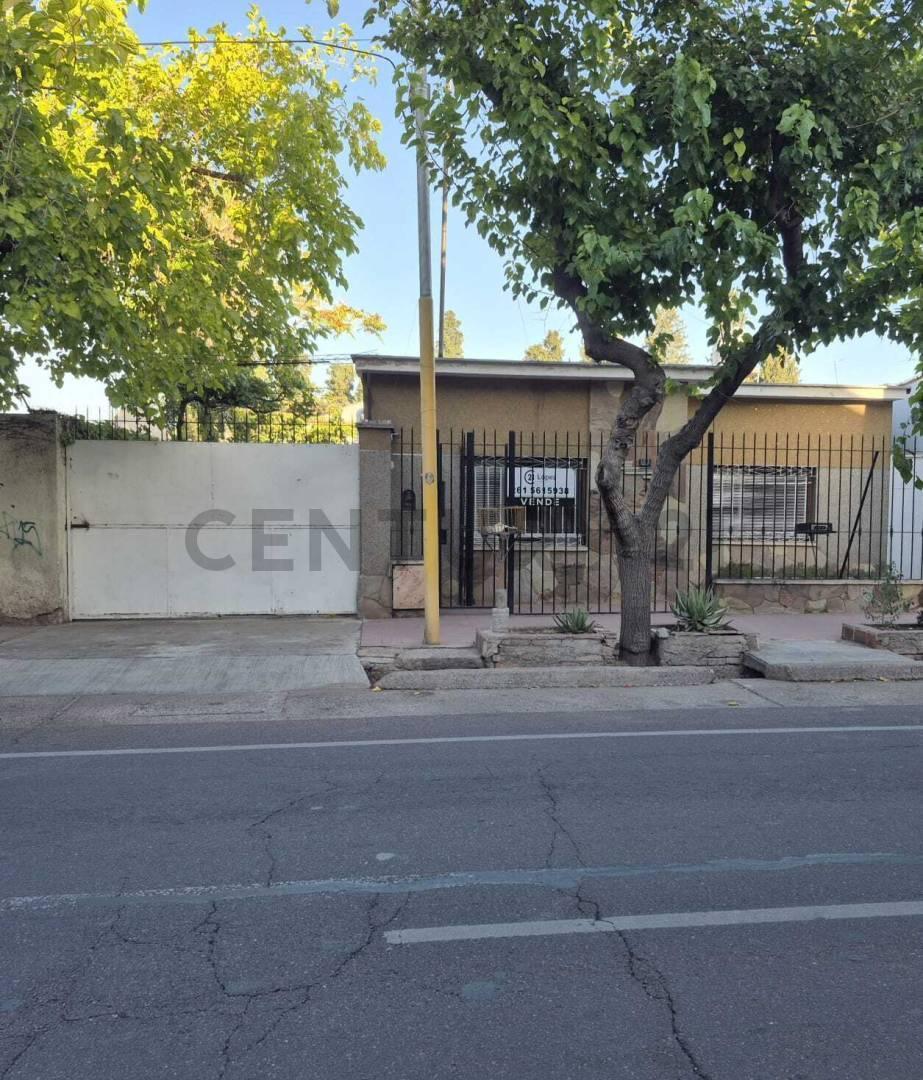 Foto de Venta Casa con galpón en Gutierrez Maipu, imagen 1