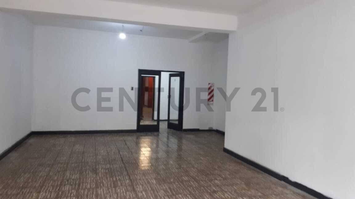 Foto de SALON COMERCIAL Y DEPARTAMENTO EN GUAYMALLEN, imagen 2