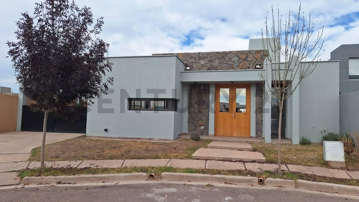 Foto de VENTA CASA CON PILETA Bº GARDENS, imagen 1