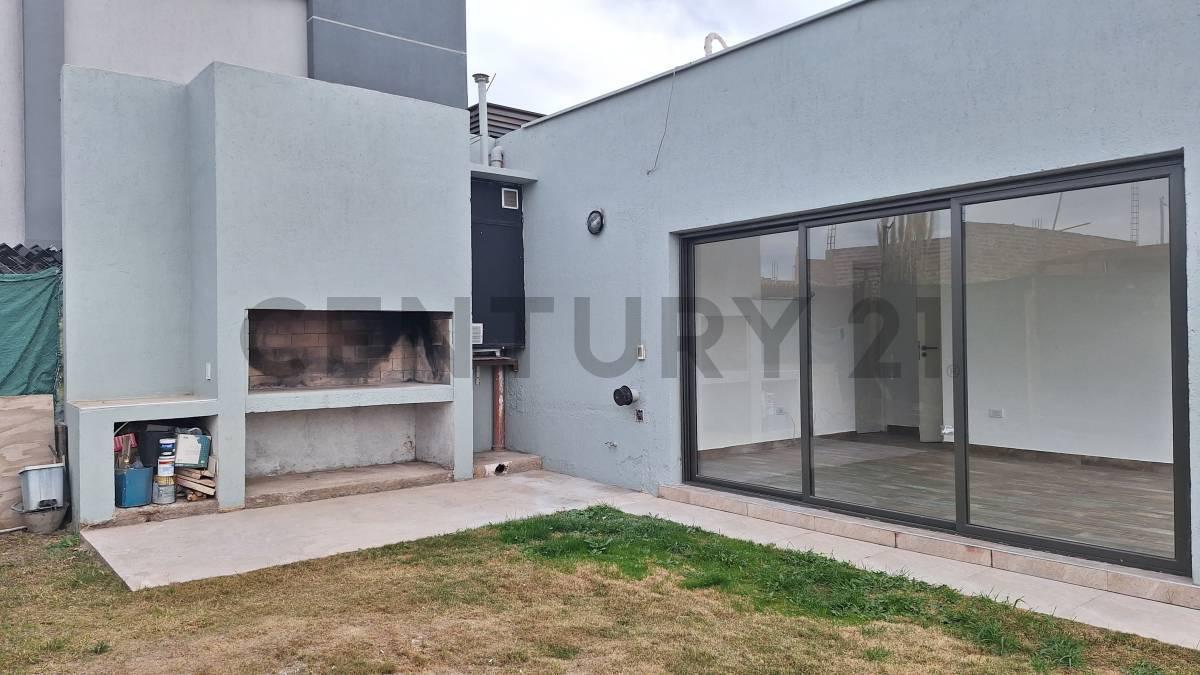 Foto de VENTA CASA CON PILETA Bº GARDENS, imagen 4