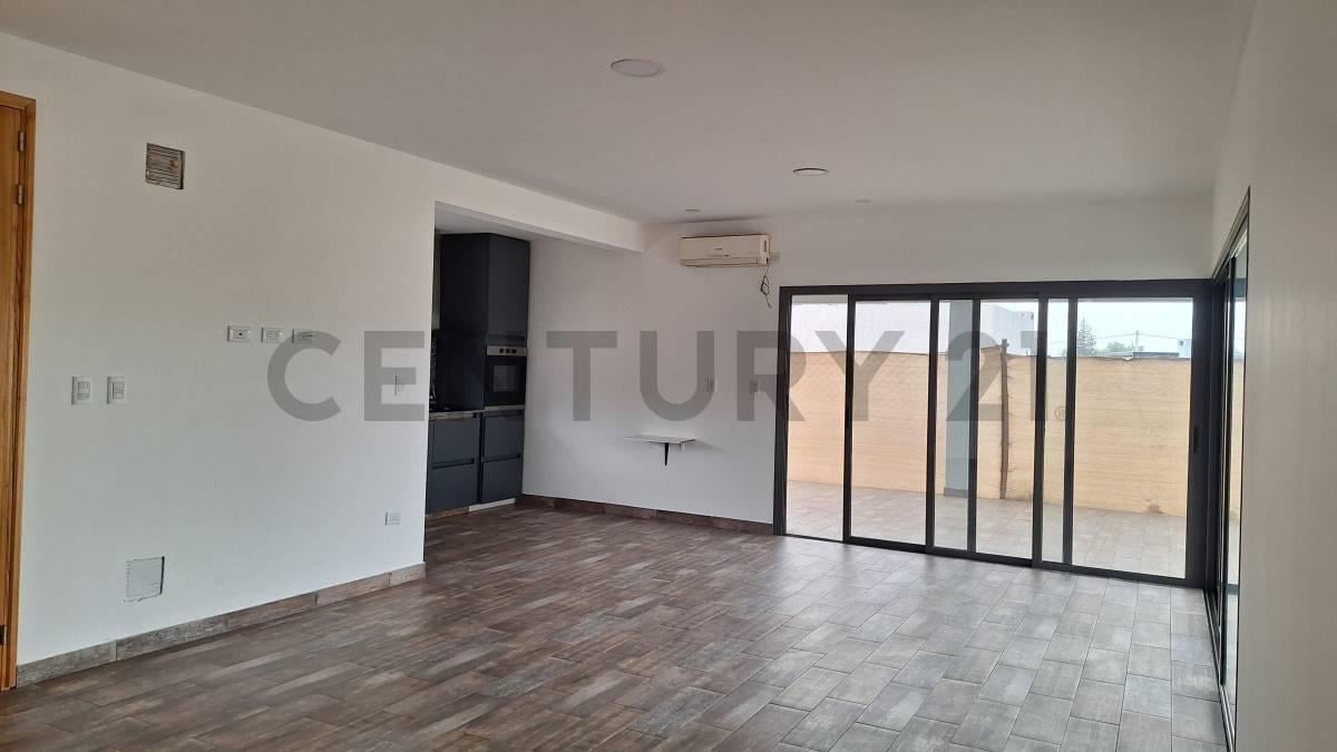 Foto de VENTA CASA CON PILETA Bº GARDENS, imagen 3